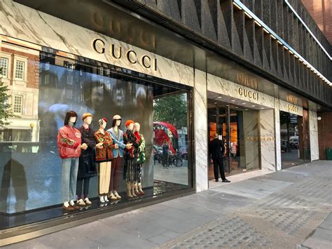 Shops with GUCCI in Zermatt and surroundings .